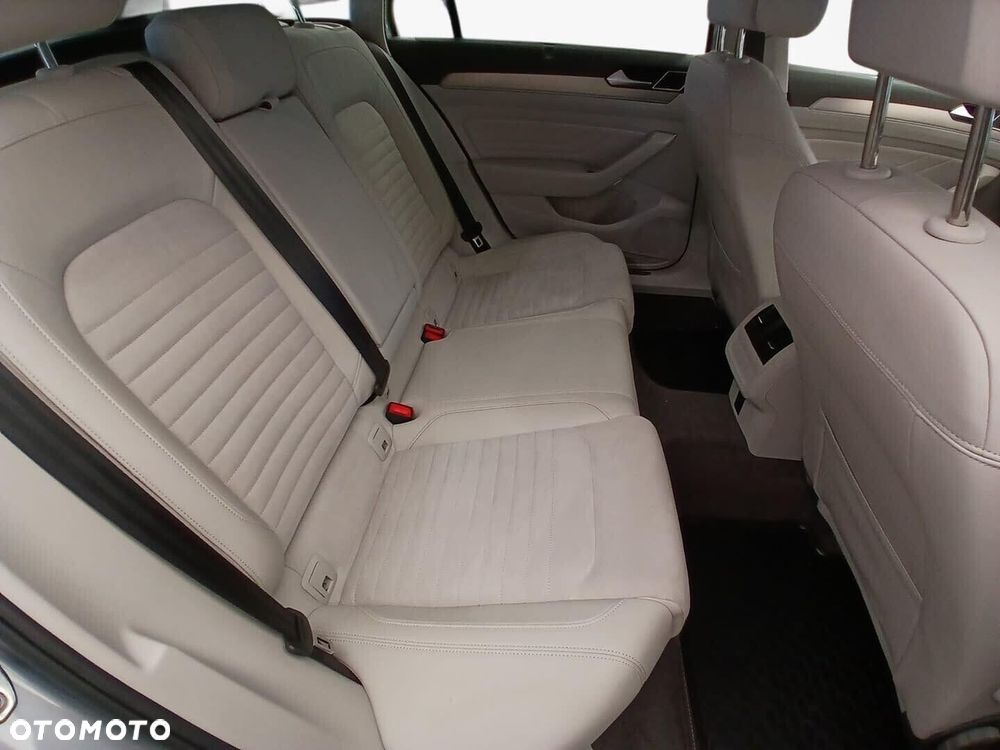 Volkswagen Passat 2.0 TDI Elegance DSG - 18