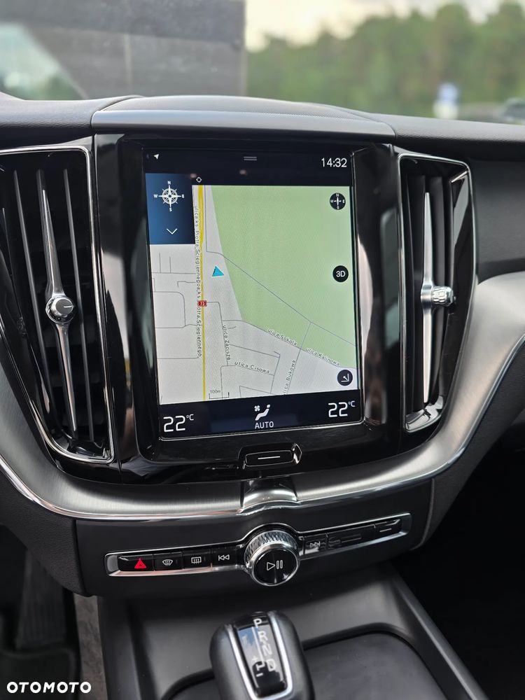 Volvo XC 60 T4 Momentum Pro - 28