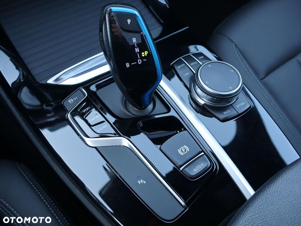 BMW iX3 - 15