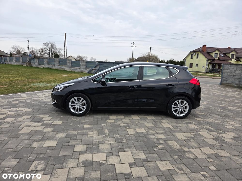 Kia Ceed 1.6 GDI ISG Dream Team Edition - 12