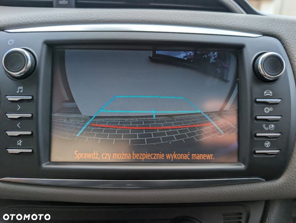 Toyota Yaris Hybrid 100 Selection Passion - 32