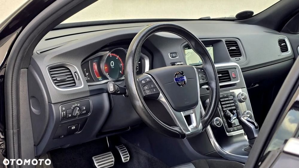 Volvo V60 D4 Geartronic RDesign - 21