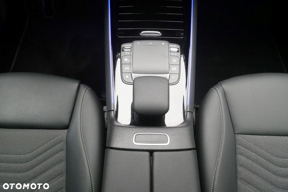 Mercedes-Benz GLA - 11