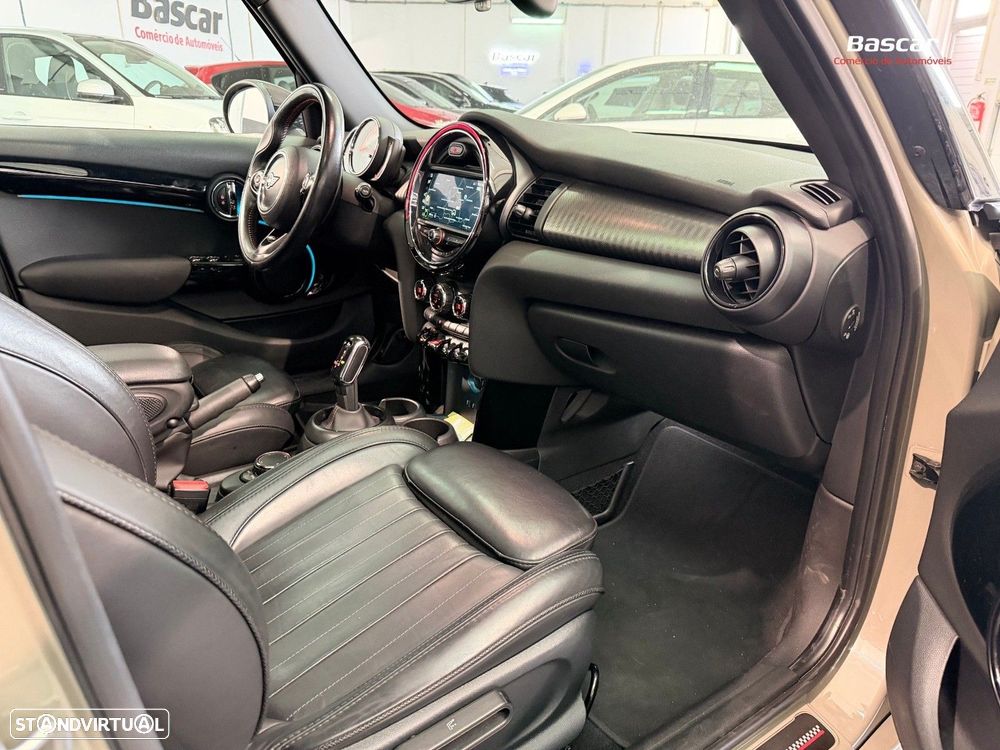 MINI 5 Portas Cooper SD Auto - 14