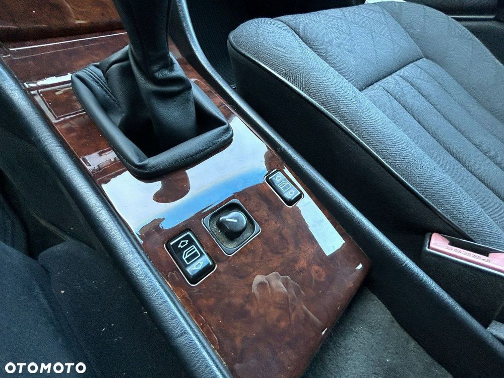 Mercedes-Benz Klasa E 250 T D Elegance - 15