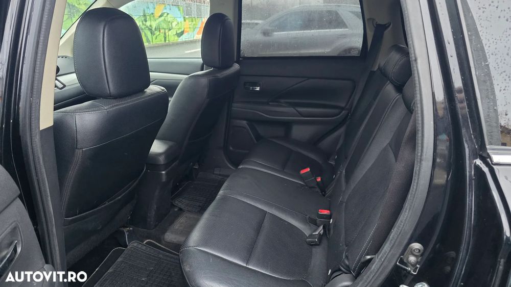 Mitsubishi Outlander 2.0 4WD Plug-In Hybrid Top - 14