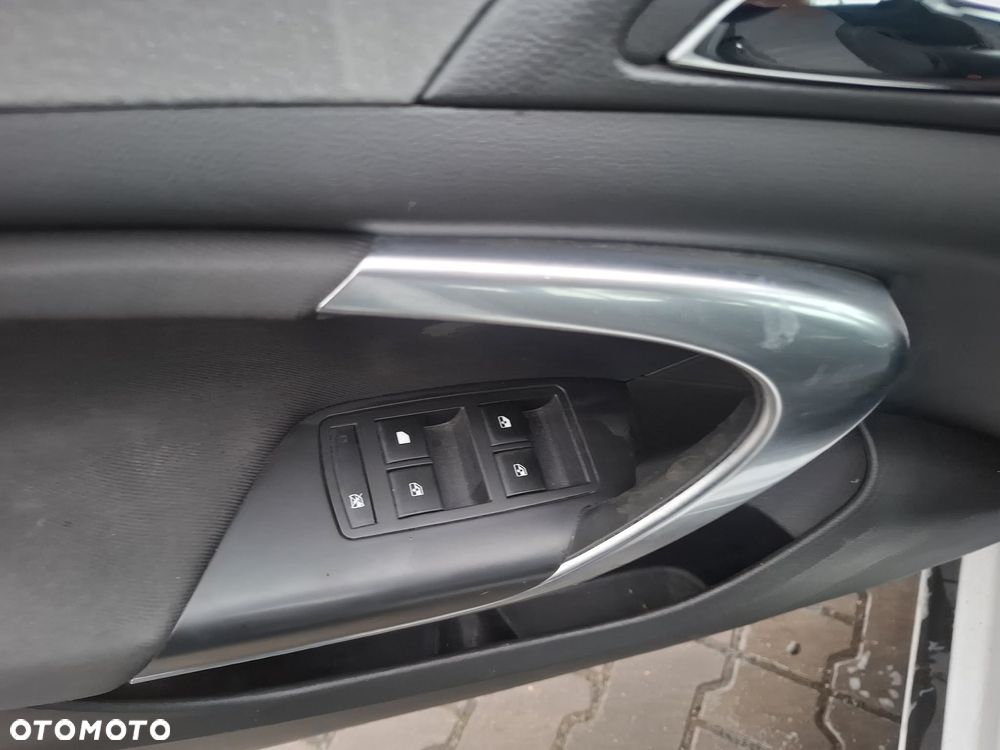 Opel Insignia - 12