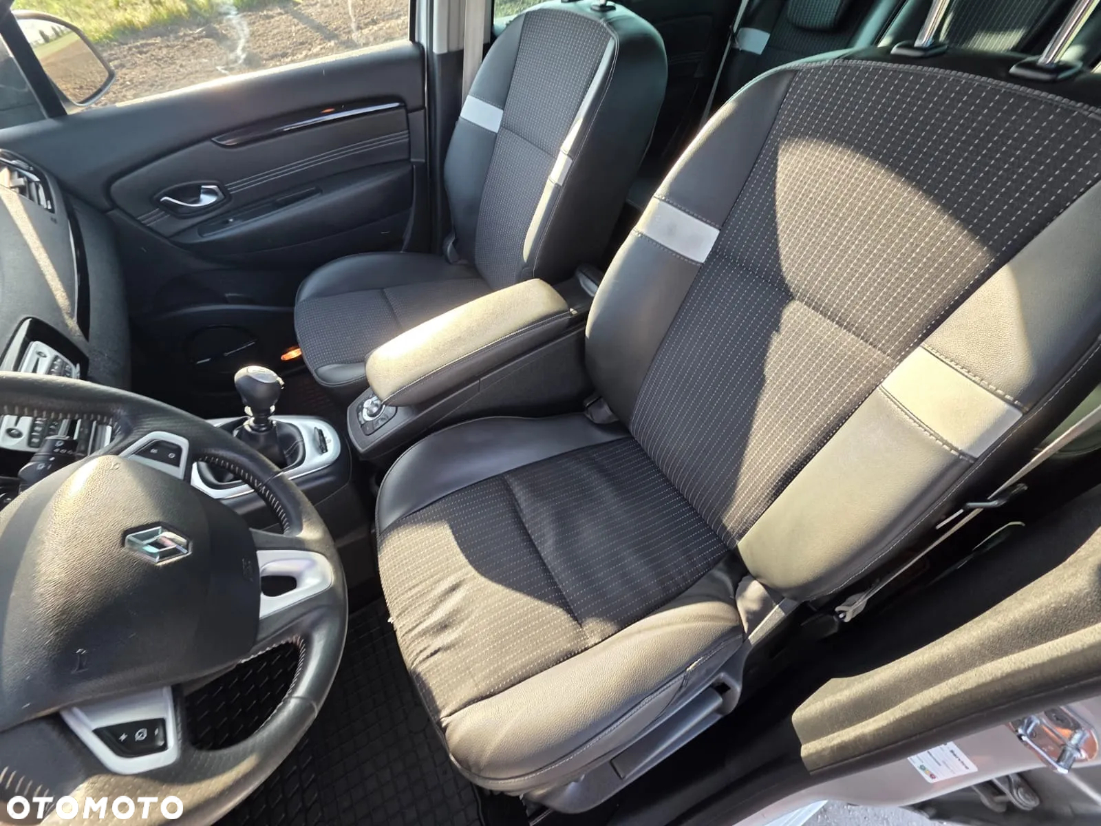 Renault Grand Scenic Gr 1.9 dCi Bose Edition - 17