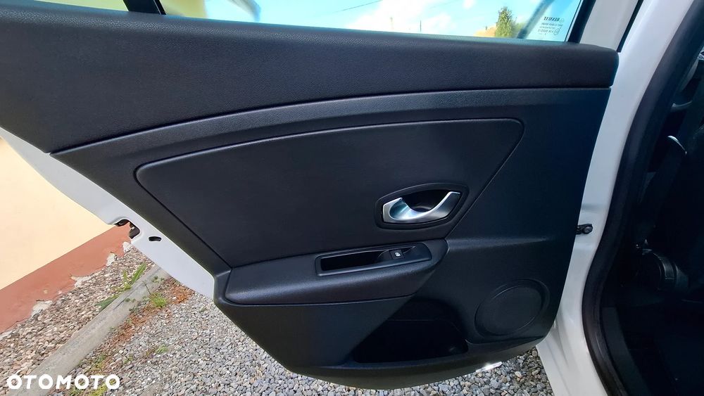 Renault Megane TCe 130 Night and Day - 24