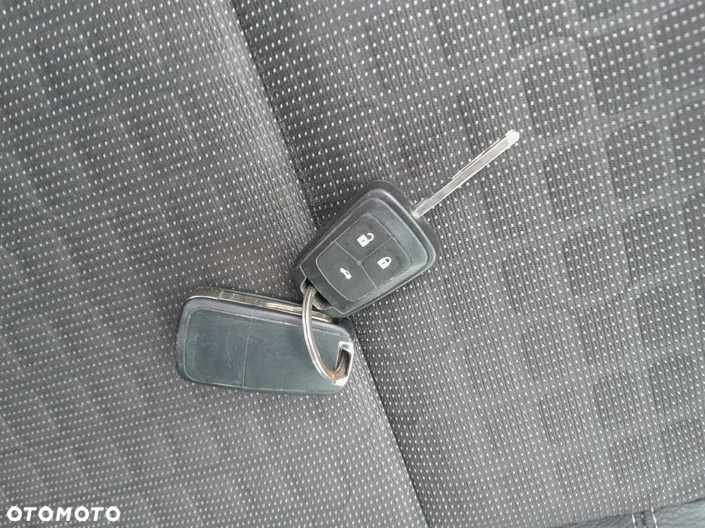 Opel Astra 1.6 Turbo Edition - 13