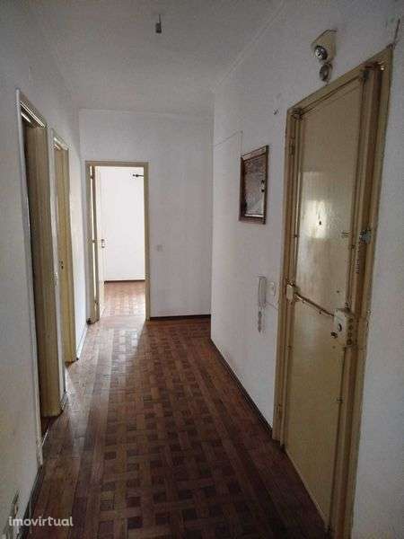 Vendo T4 em Cacilhas ( imovel p recuperar ) - Grande imagem: 5/12