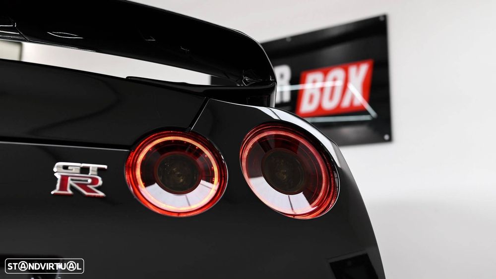 Nissan GT-R 3.8 V6 Black Edition - 4