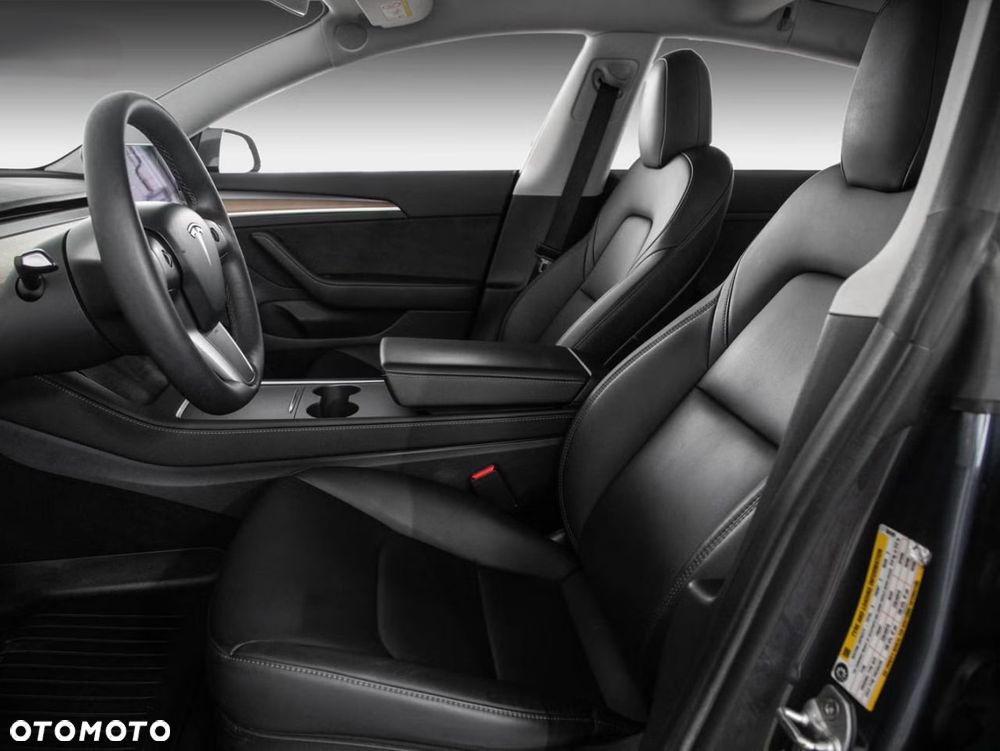 Tesla Model 3 - 11