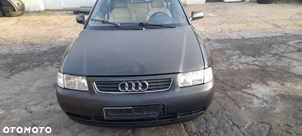 zderzak tylny  AUDI A3 8L - 2