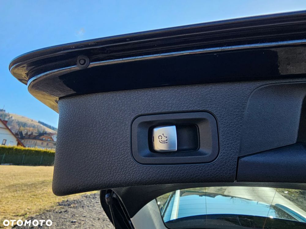 Mercedes-Benz Klasa C 300 d 4MATIC 9G-TRONIC - 22