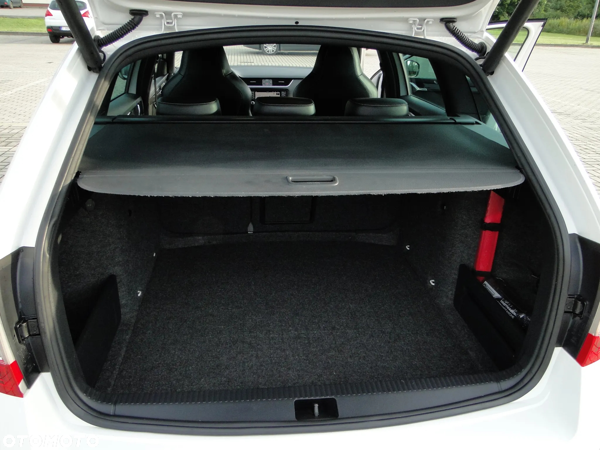 Skoda Octavia Combi 2.0 TDI DSG RS - 19