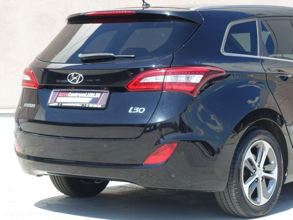 Hyundai i30 blue Kombi 1.4 Passion - 30