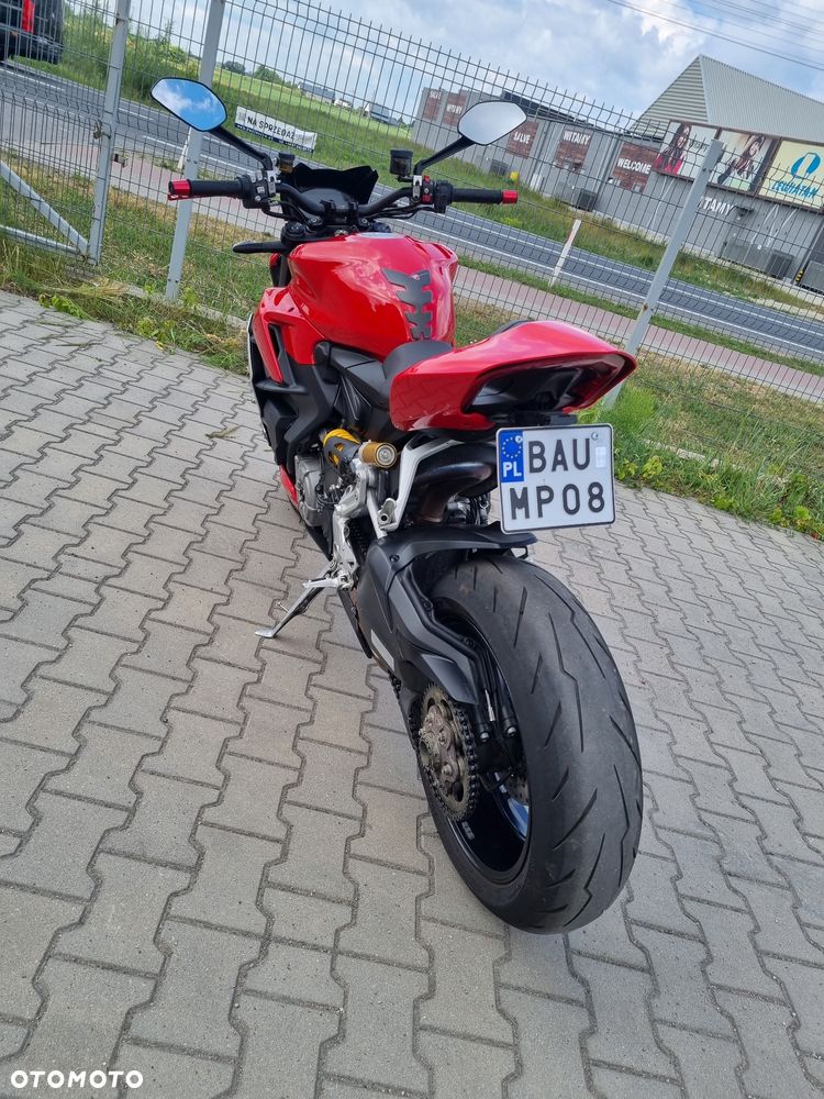 Ducati Streetfighter V2 - 9