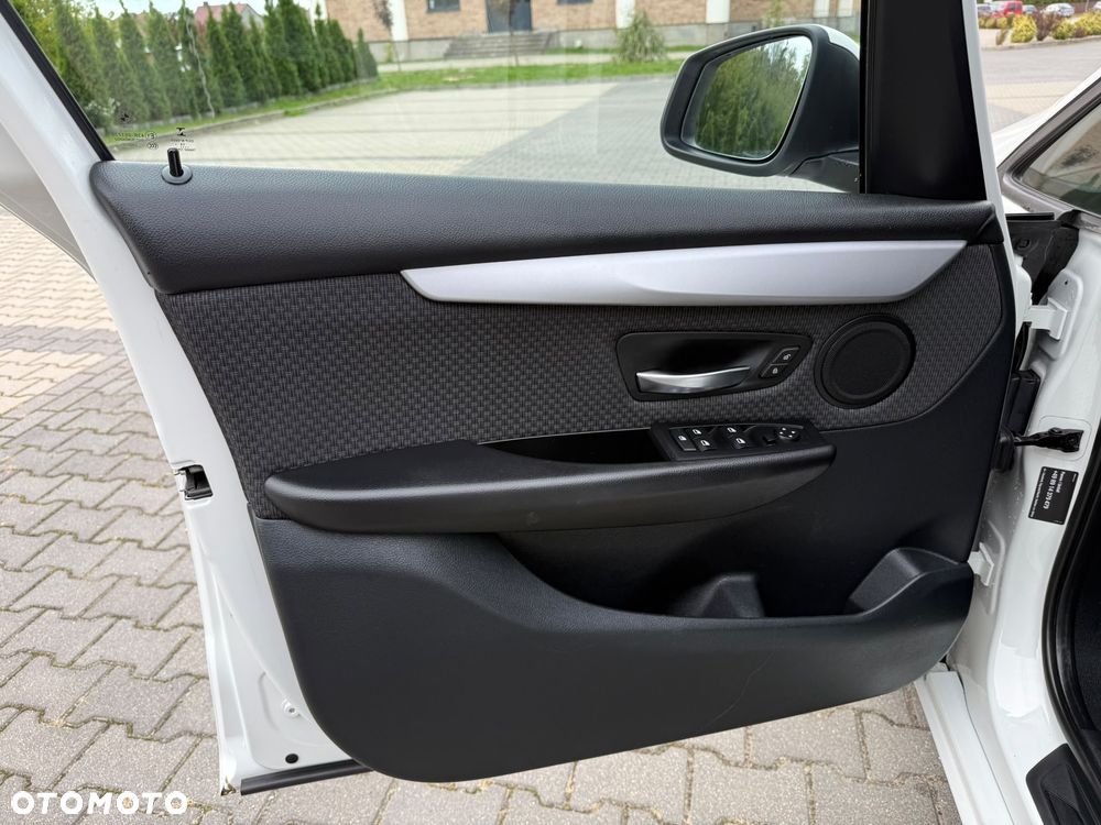 BMW Seria 2 216d - 23