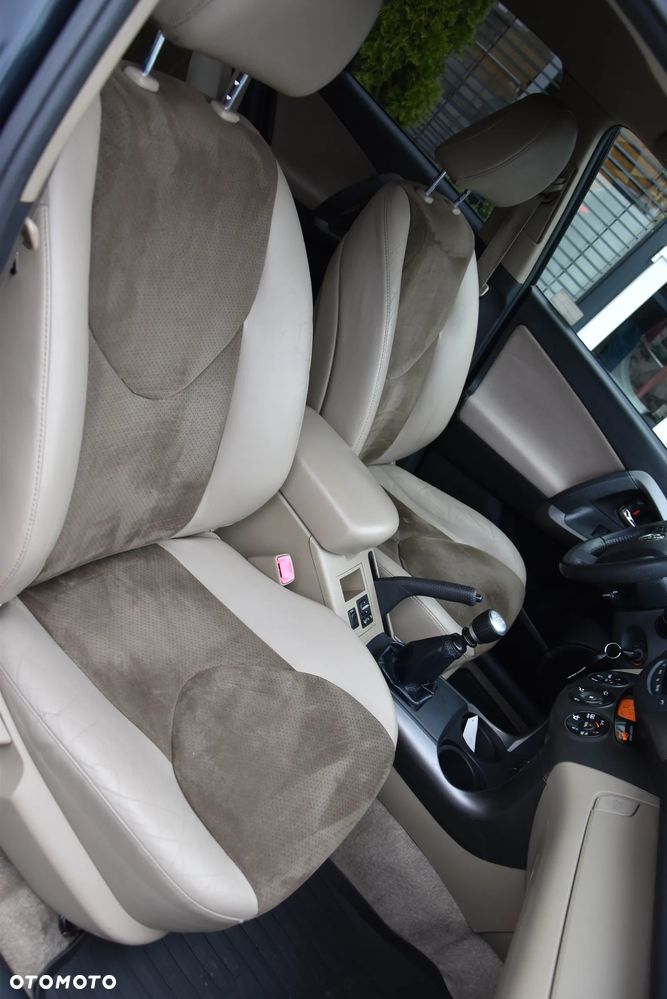 Toyota RAV4 2.0 VVT-i Premium - 18