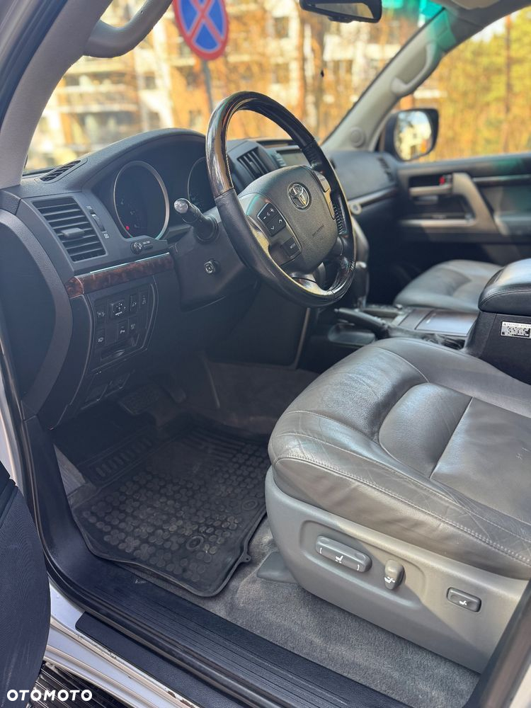 Toyota Land Cruiser - 8