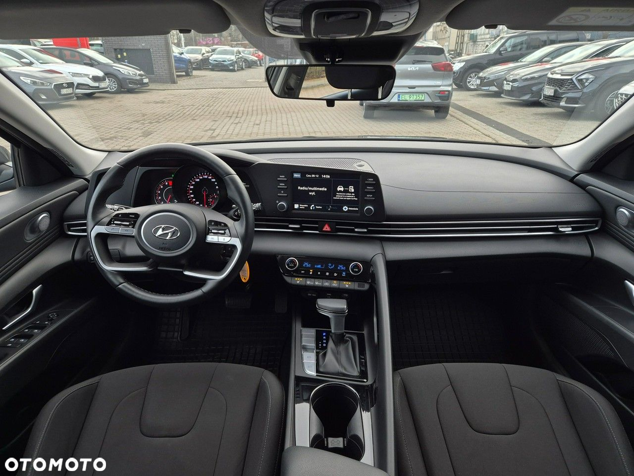 Hyundai Elantra - 16