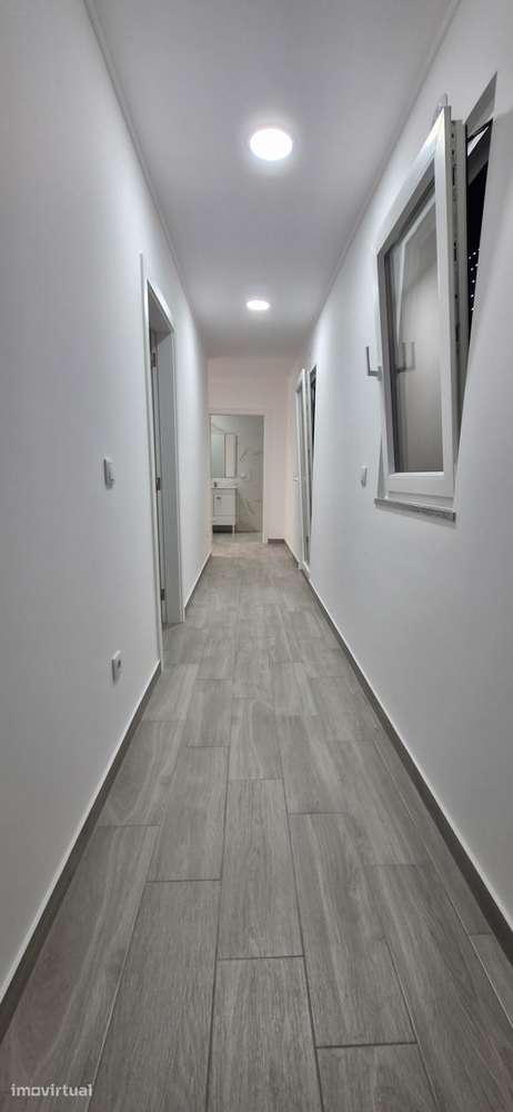 Moradia T5 isolada com garagem, jardim e vista campo - Grande imagem: 5/27