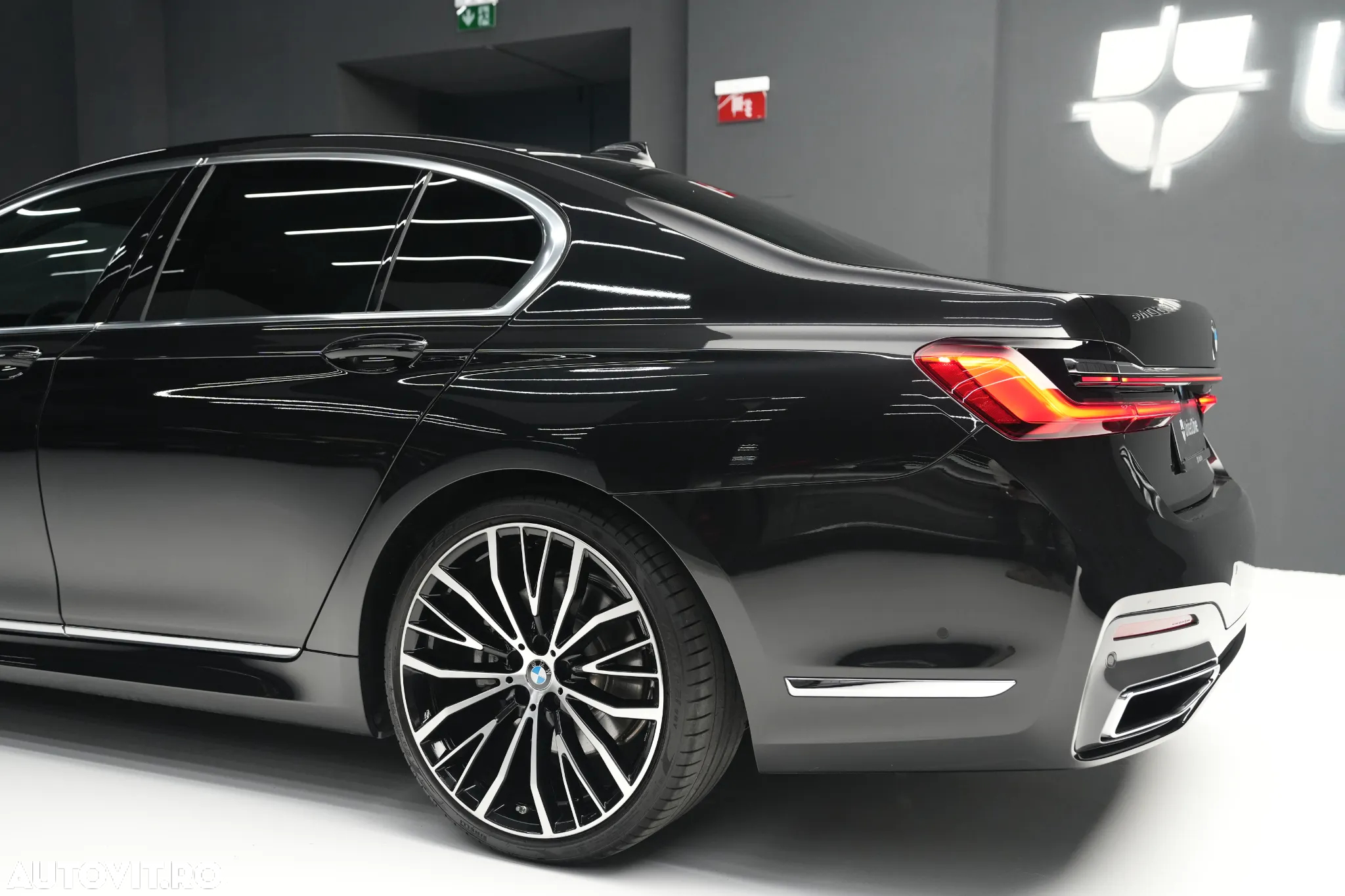 BMW Seria 7 730d - 33
