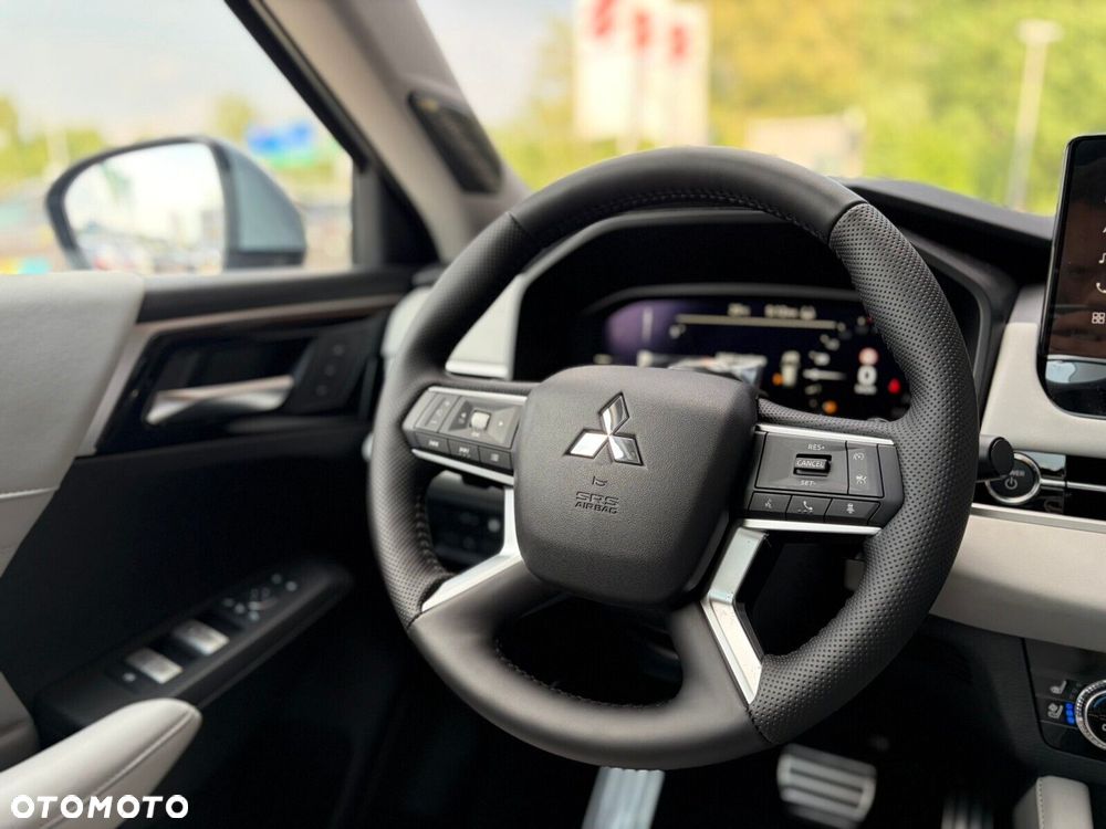 Mitsubishi Outlander - 17