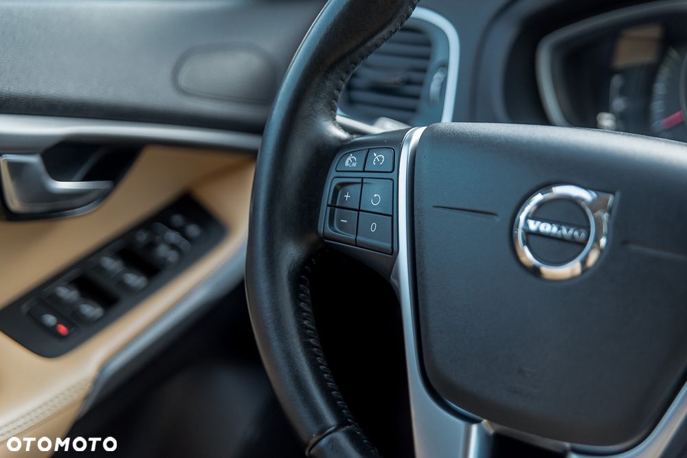 Volvo V40 Cross Country - 24