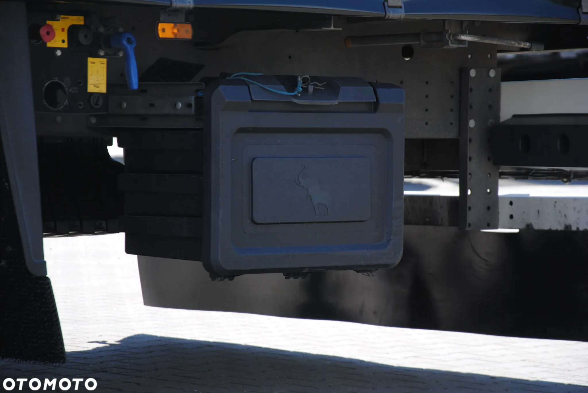 Schmitz Cargobull SCS kurtyna, podnoszona oś - 11