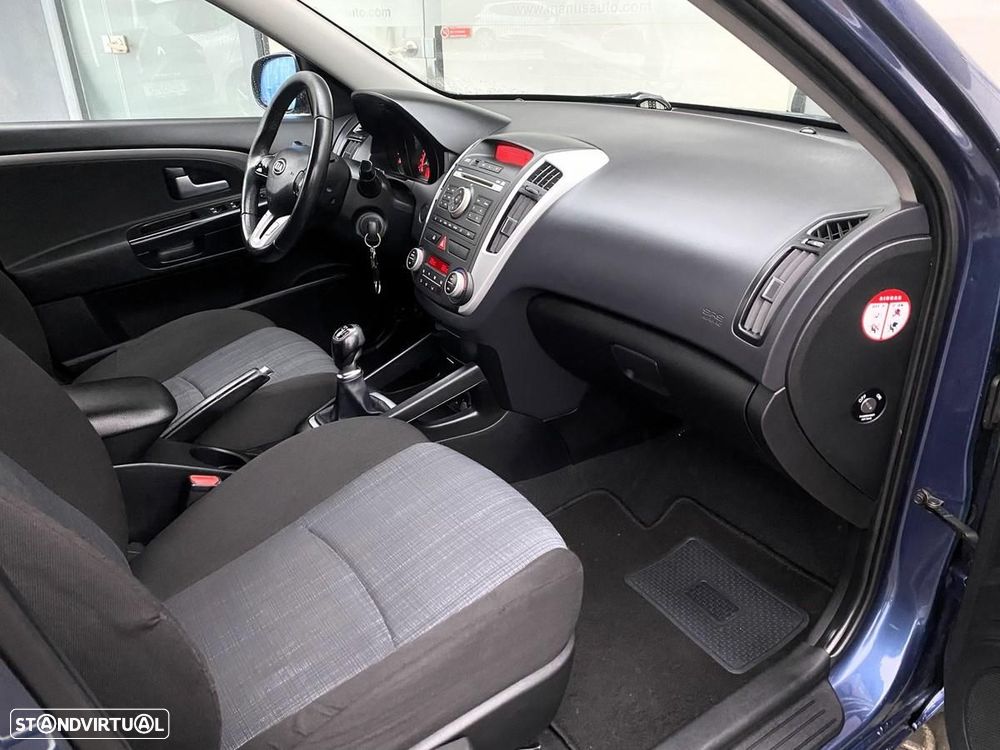 Kia Ceed SW 1.6 CRDi EX ISG - 10