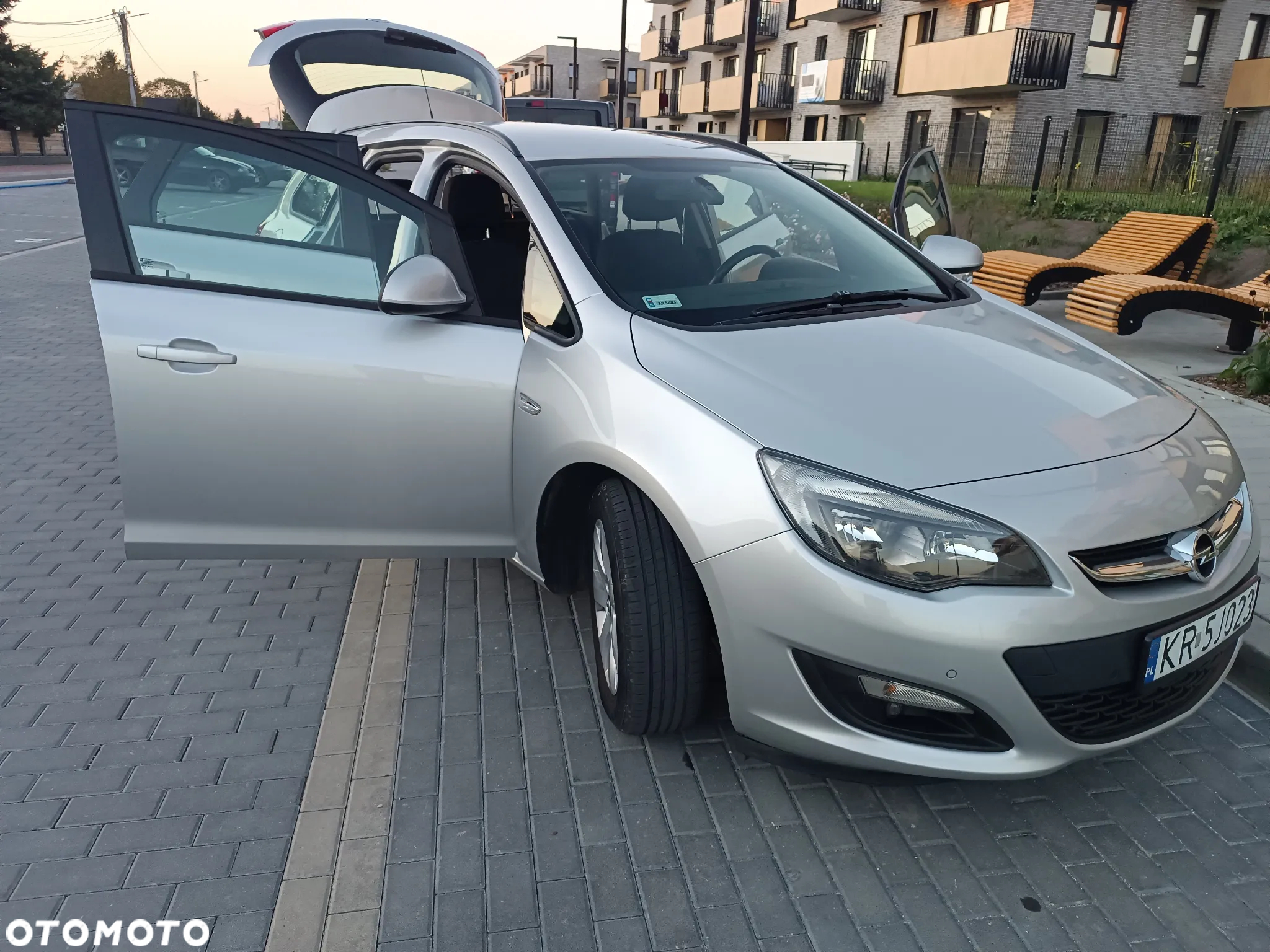 Opel Astra IV 1.4 T Cosmo EU6 - 16