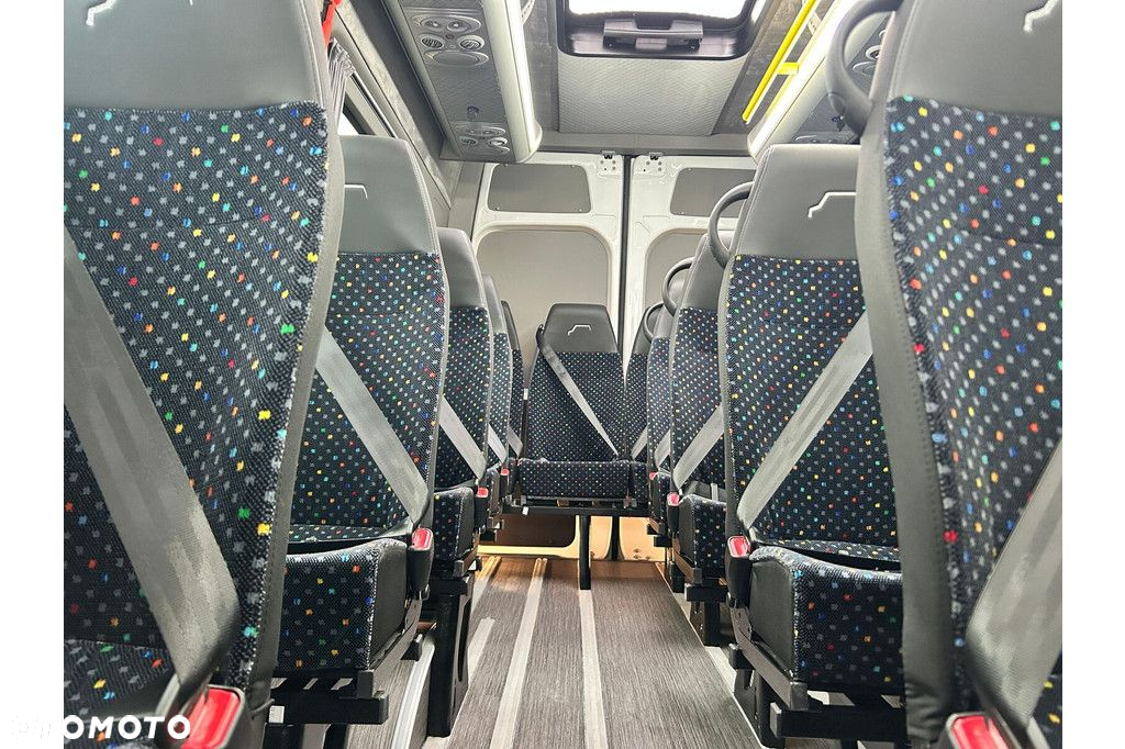 Mercedes-Benz Sprinter 517 - 19