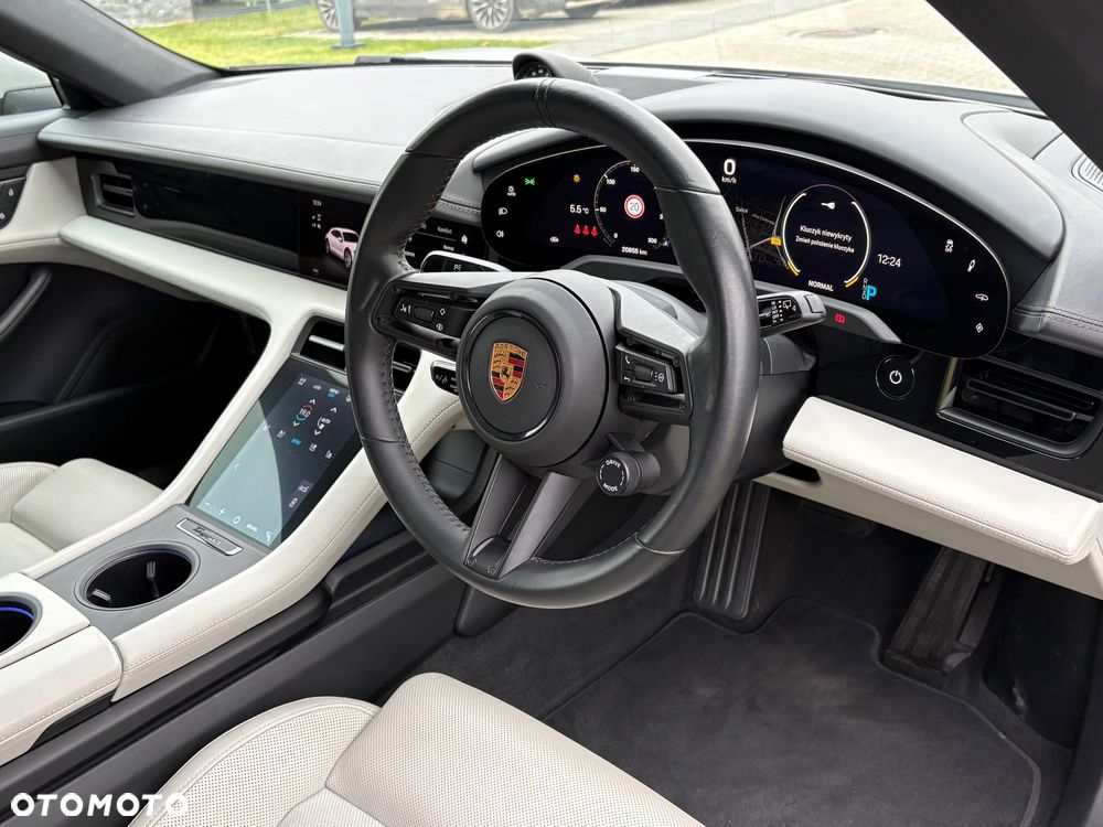 Porsche Taycan 4 - 8