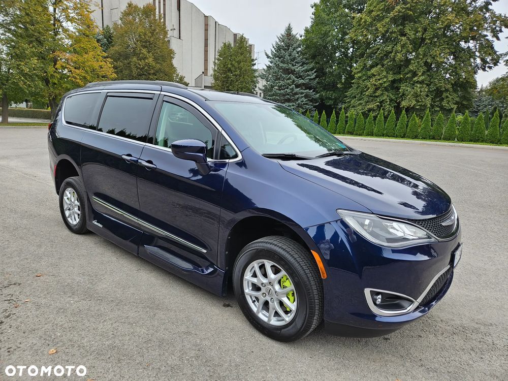 Chrysler Pacifica - 2