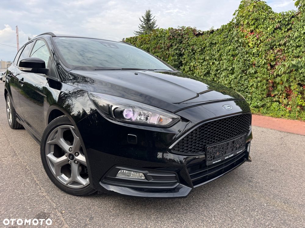 Ford Focus 2.0 EcoBoost ST mit Leder-Exclusiv-Paket - 2