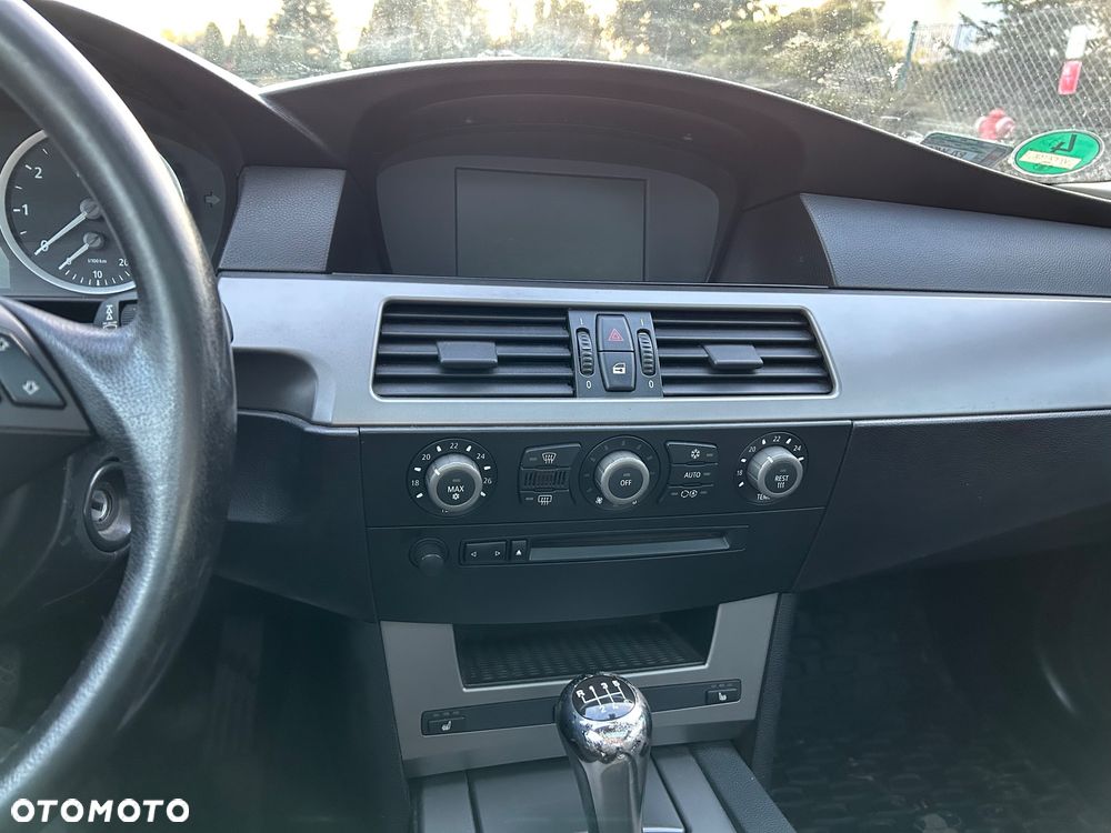 BMW Seria 5 520i - 9