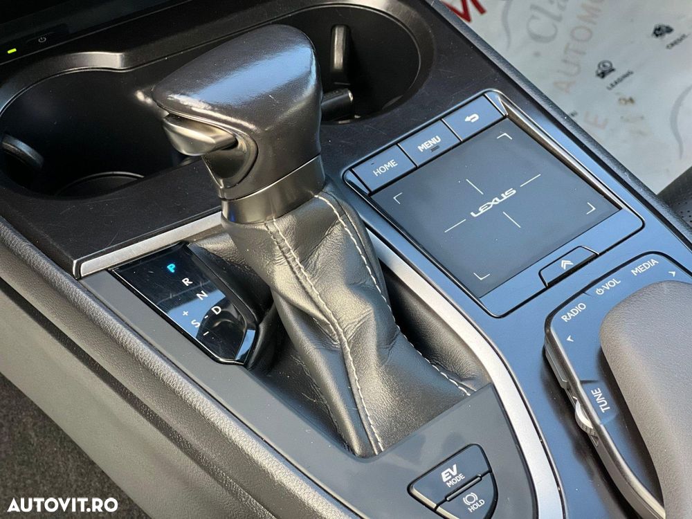 Lexus UX 250h Executive Line - 16