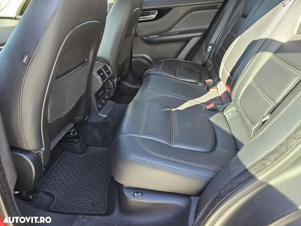 Jaguar F-Pace 20d AWD Portfolio - 11