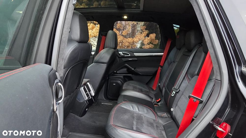 Porsche Cayenne GTS - 30