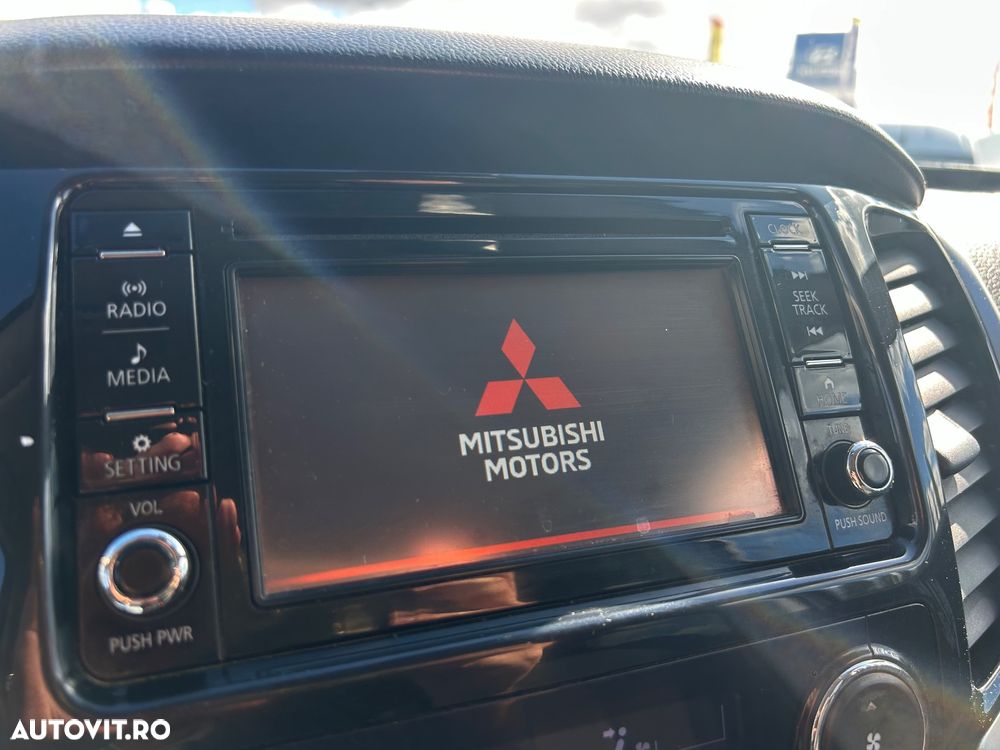 Mitsubishi L200 Double Cab 2.4 DI-D M/T Intense - 29