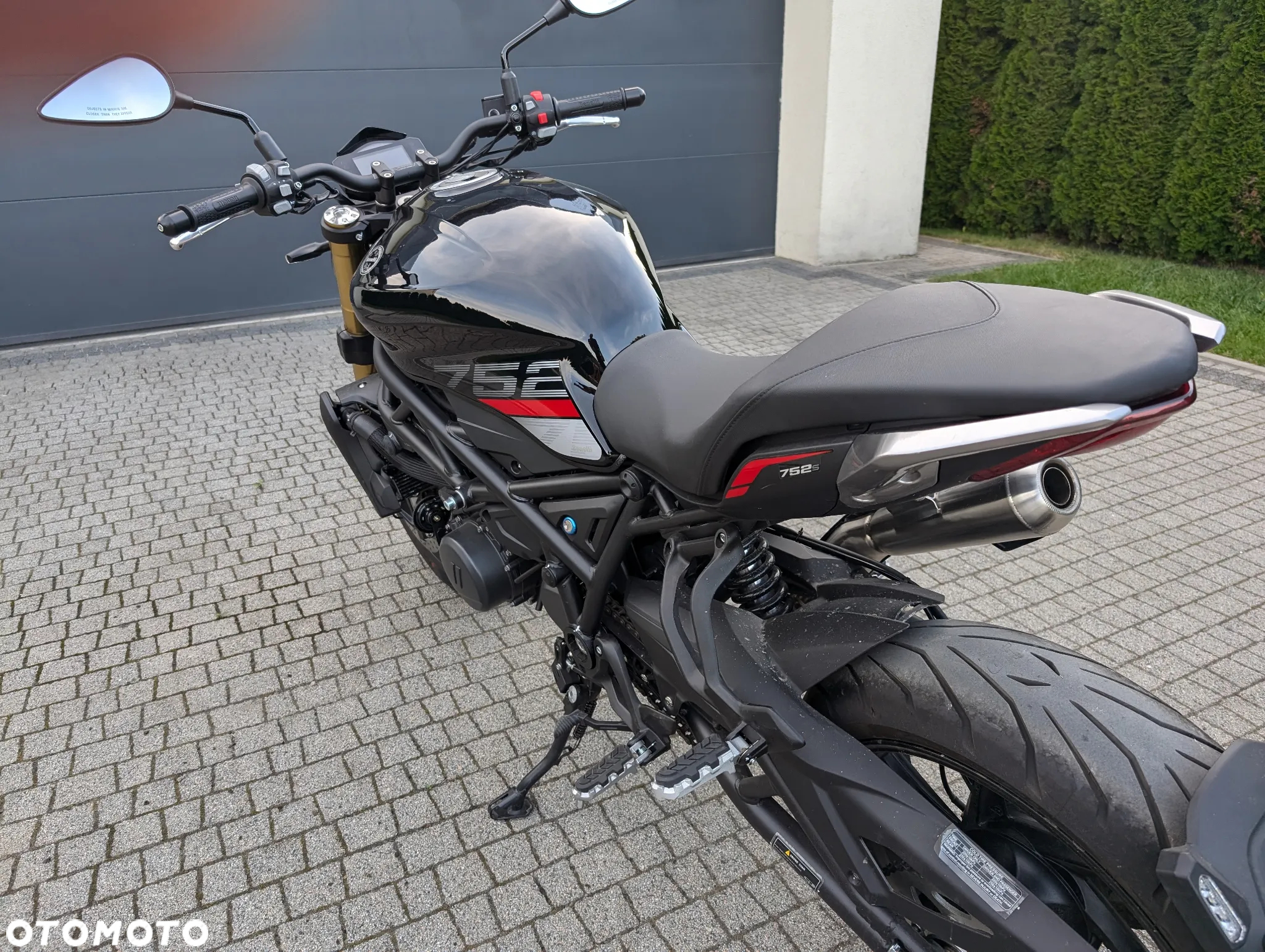 Benelli 752 S - 11