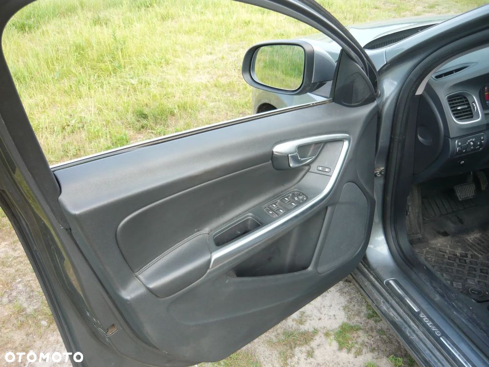 Volvo V60 D3 Drive-E Momentum - 8