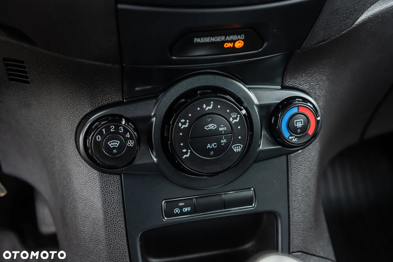 Ford Fiesta 1.0 EcoBoost Start-Stop Champions Edition - 25