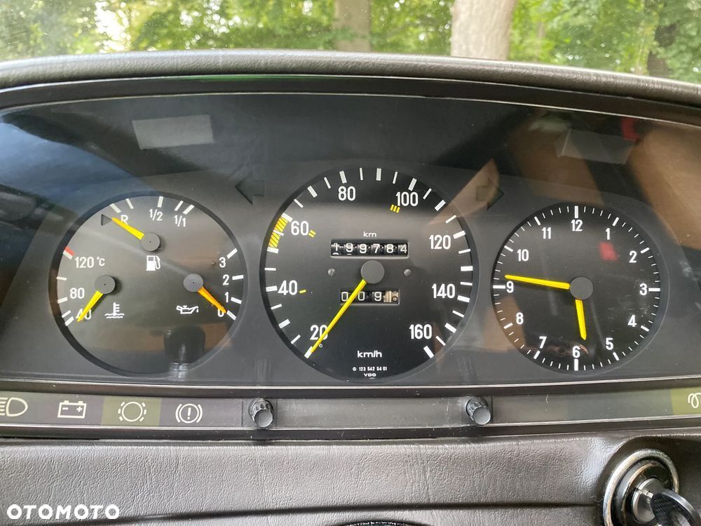 Mercedes-Benz W123 - 18