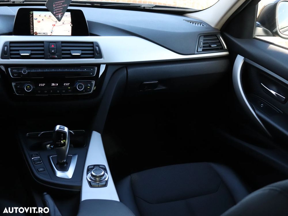 BMW Seria 3 320d Aut. - 24
