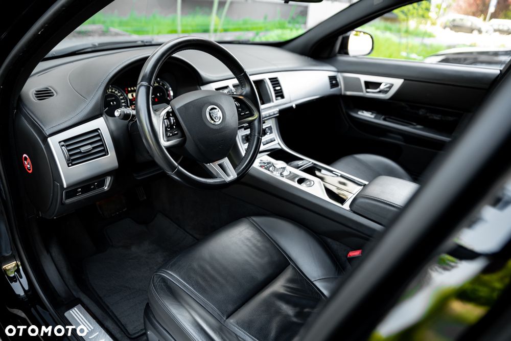 Jaguar XF 2.0 T Premium Luxury - 17