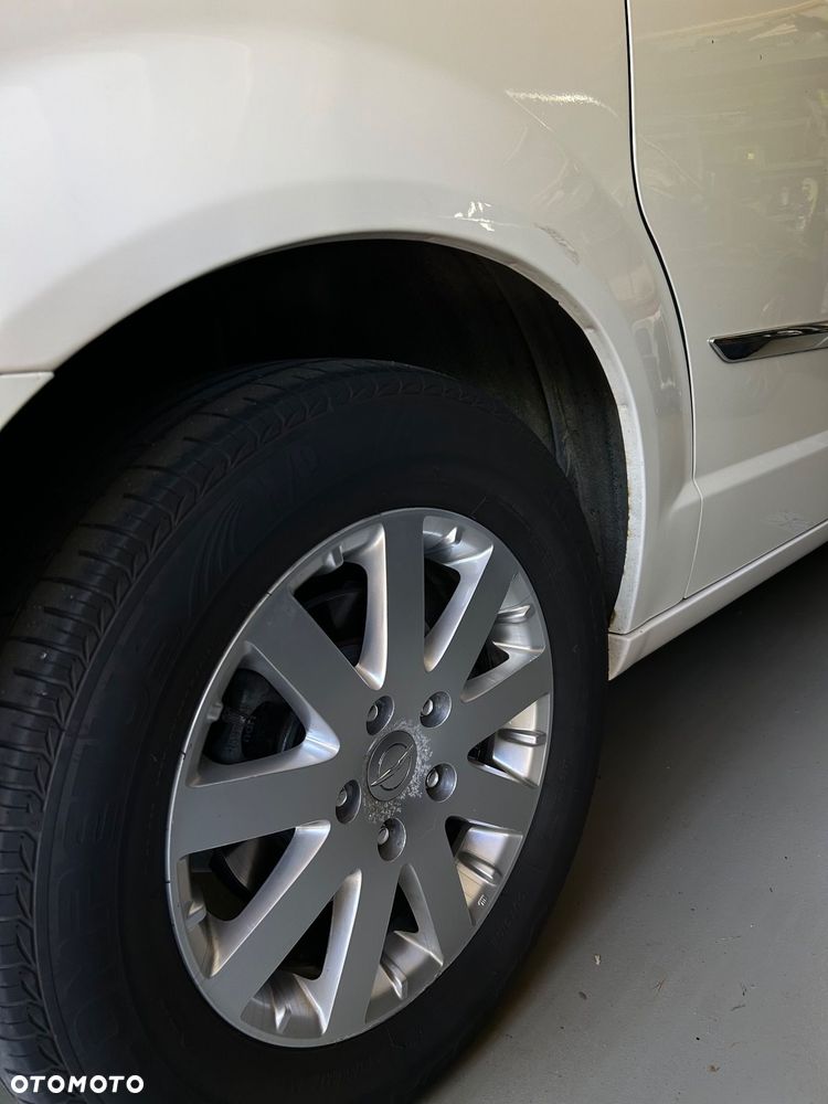 Chrysler Town & Country - 23