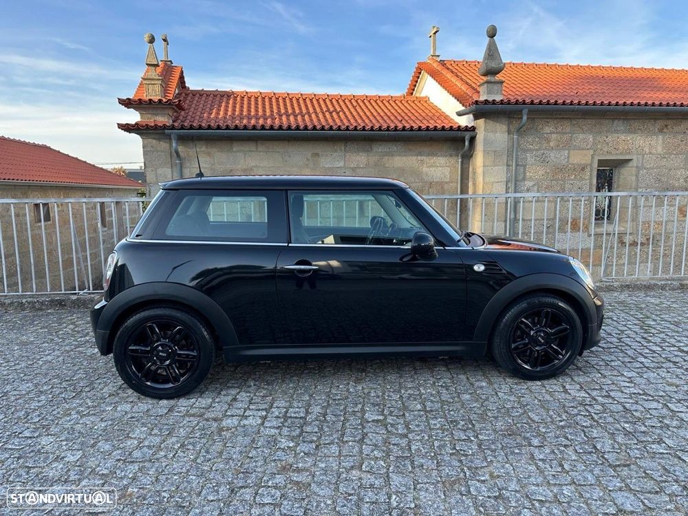MINI 3 Portas Cooper D - 25